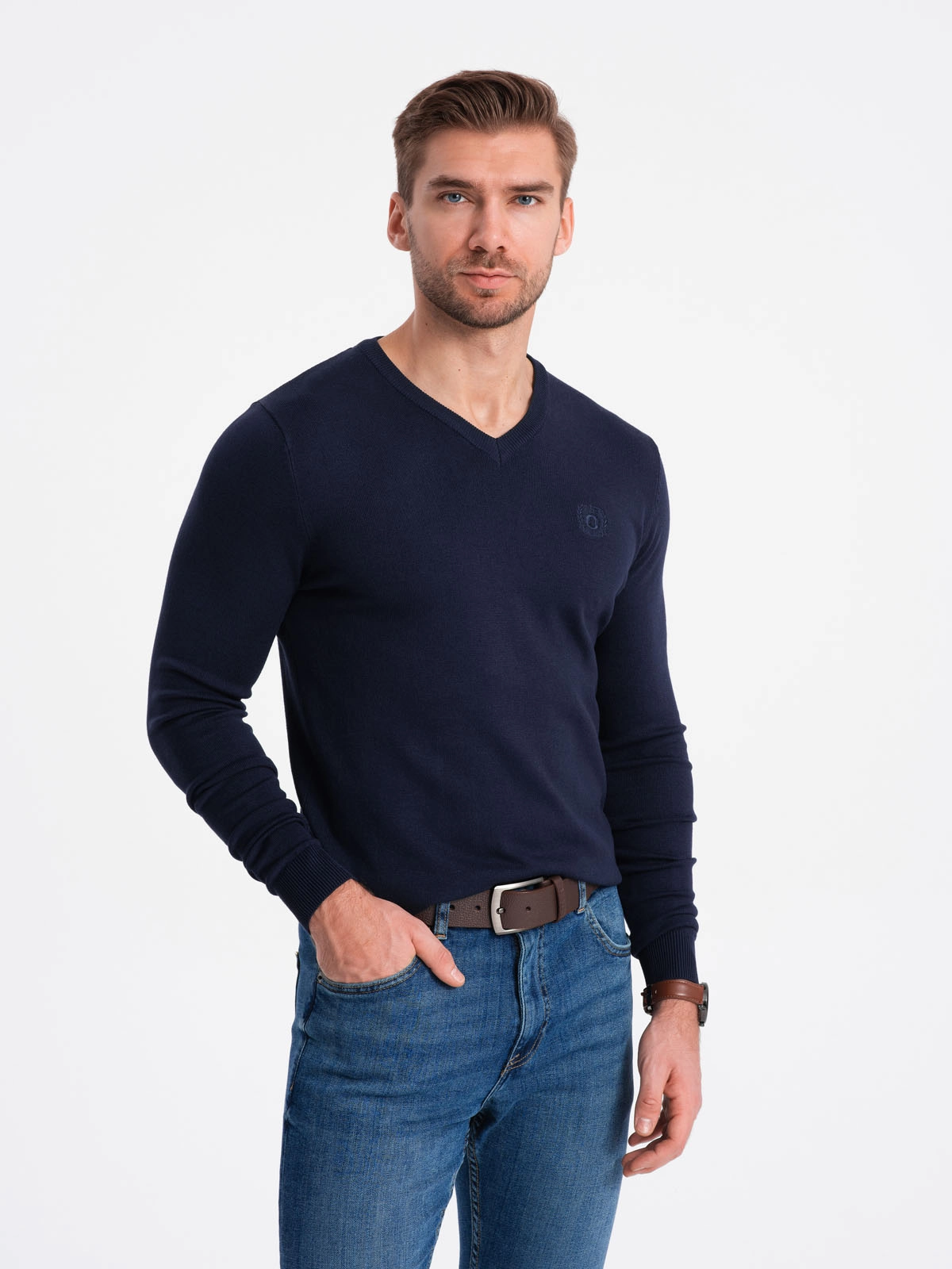 Elegant men’s sweater with a v-neck – navy blue V22 OM-SWBS-0107