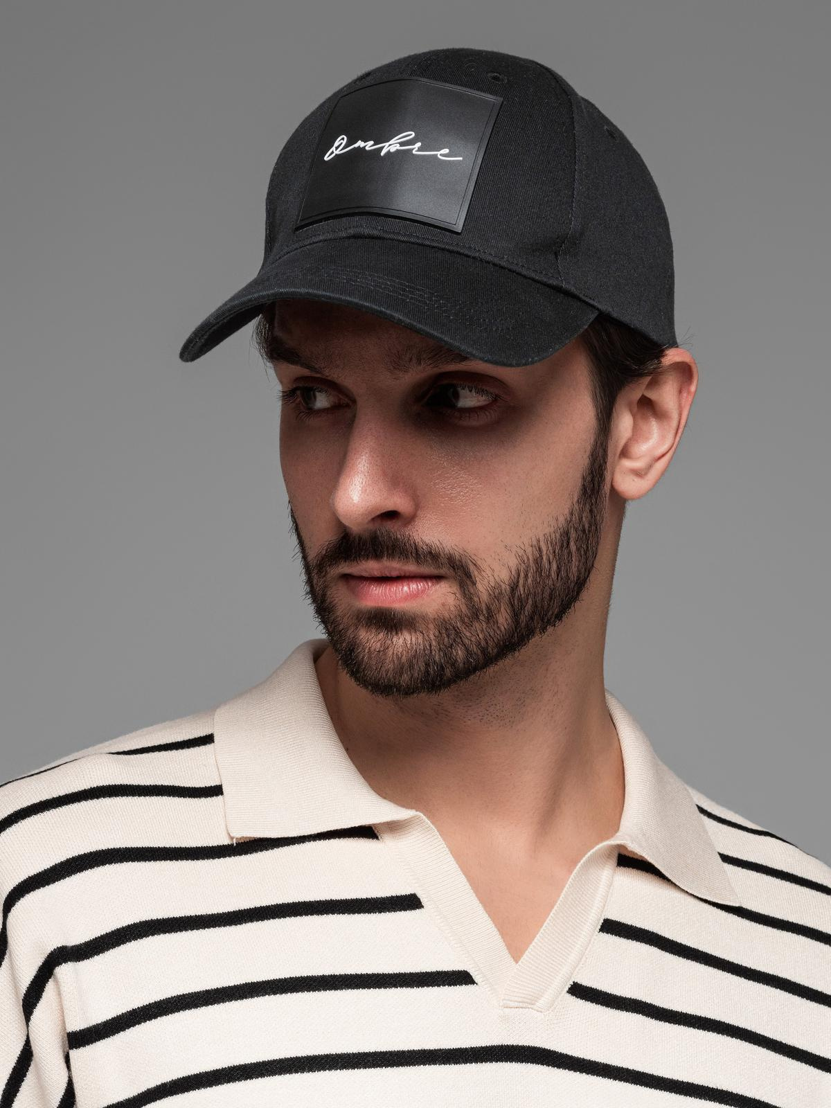 Men’s baseball cap with visor and large patch – black V1 OM-ACCS-0101