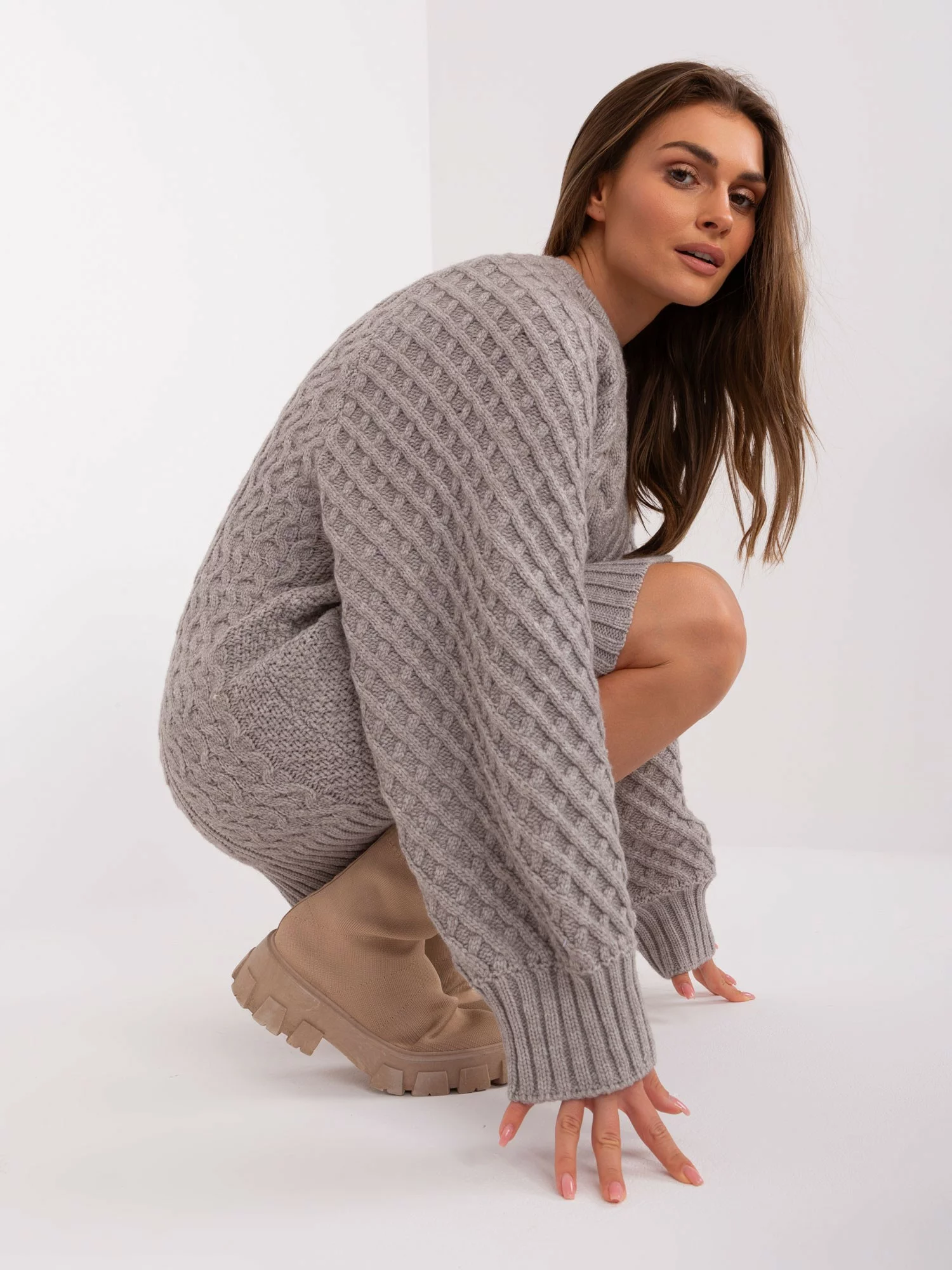 Sweter-AT-SW-2367-2.64P-szary