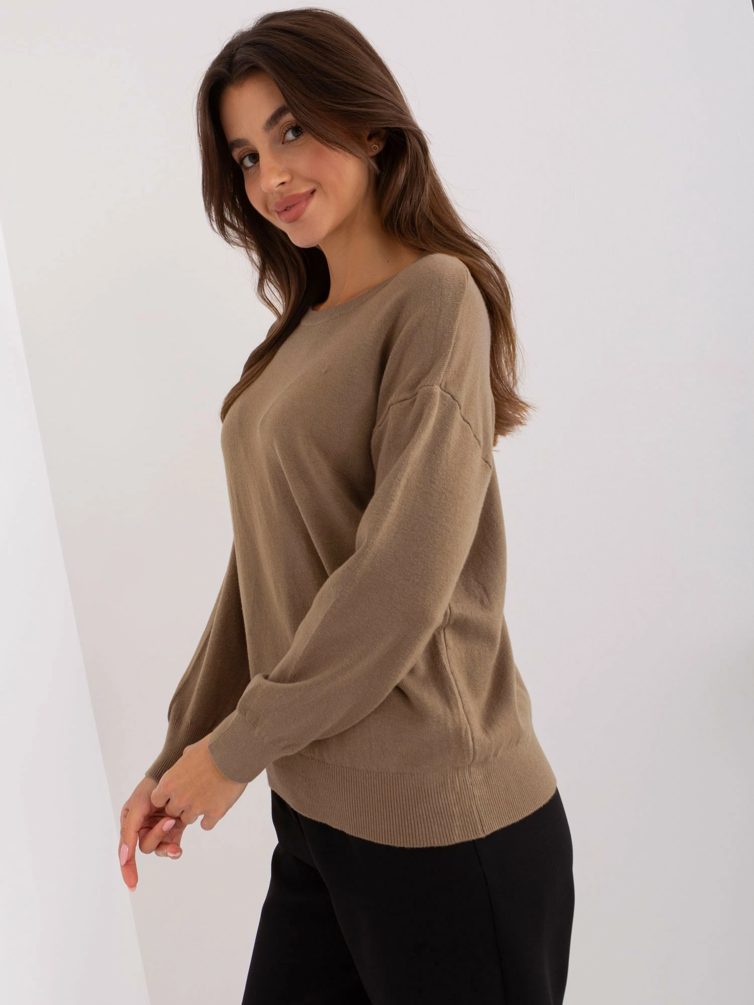 Sweter-AT-SW-2325.95P-ciemny bezowy